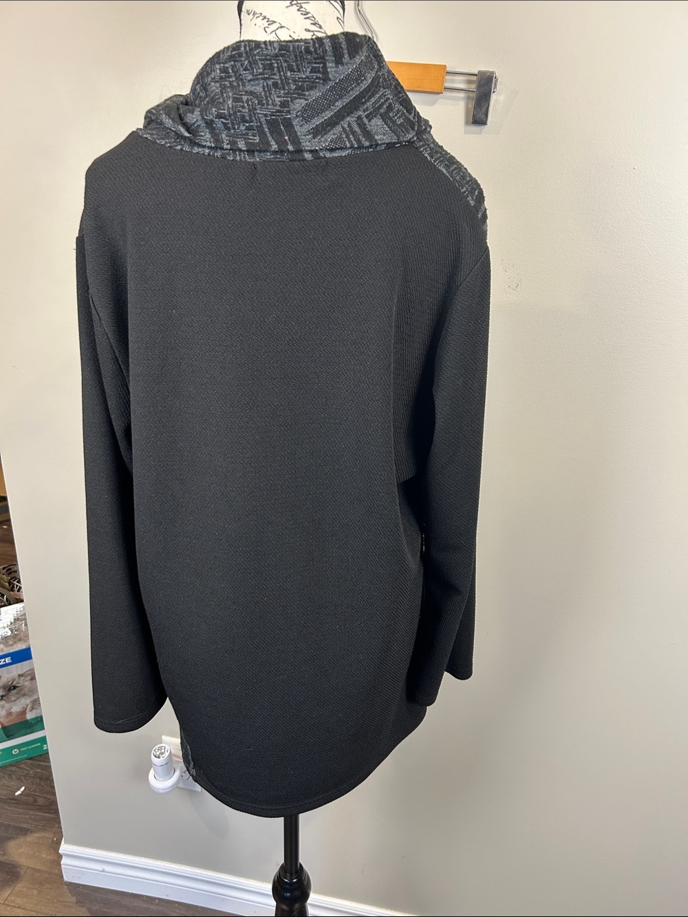 Black Grey Abstract Cowl Neck Tunic Top Pockets Size XL - Picture 4 of 8